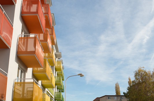 redizajn-fasady-bytovy-dom-colorhouse-1-topolcany-exterier-c-07-architekt-farebna-fasada