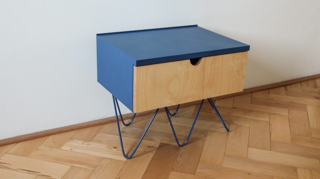 NIGHT-PIN-TABLE-nocny-stolik-05-dizajnovy-stol-k-posteli-so-suflikom-archilab-architekti